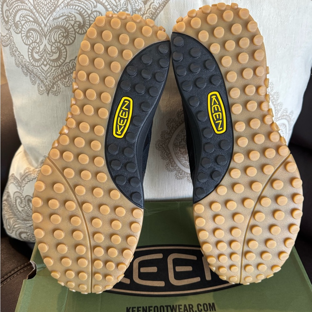 Keen Men's Black and Orange Sneakers - Picture 3 of 5